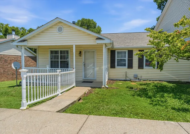 Photo 2 of Townhouse for sale at 40 Rolling Meadows Dr, Goodlettsville, TN 37072 | MLS# 3285588 | Listing updated on 2026-09-11