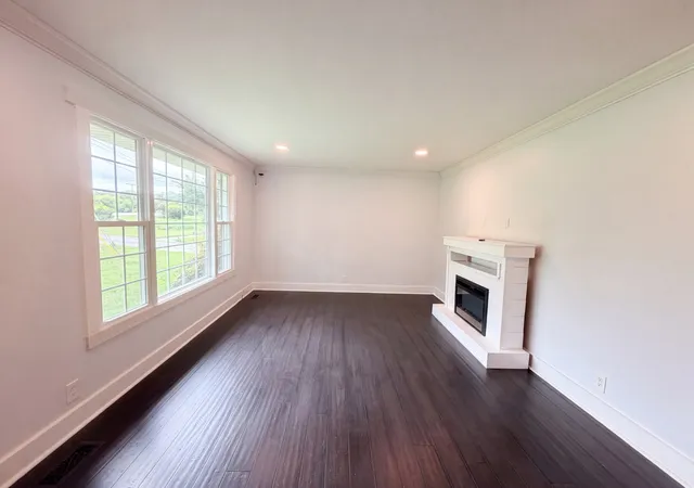 Photo 3 of Single family home for sale at 102 S Valley Rd, Hendersonville, TN 37075 | MLS# 3285474 | Listing updated on 2026-09-15