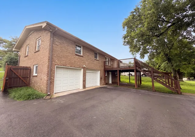 Photo 4 of Single family home for sale at 102 S Valley Rd, Hendersonville, TN 37075 | MLS# 3285474 | Listing updated on 2026-09-15