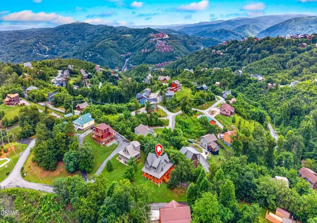 Photo 4 of Single family home for sale at 815 Wattle Blossom Dr, Gatlinburg, TN 37738 | MLS# 3299377 | Listing updated on 2026-09-11