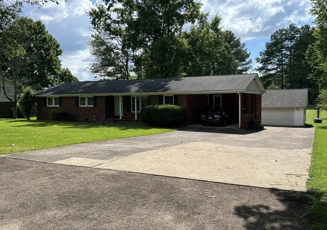 Photo 3 of Single family home for sale at 416 S Wilson St, Paris, TN 38242 | MLS# 3285672 | Listing updated on 2026-09-14