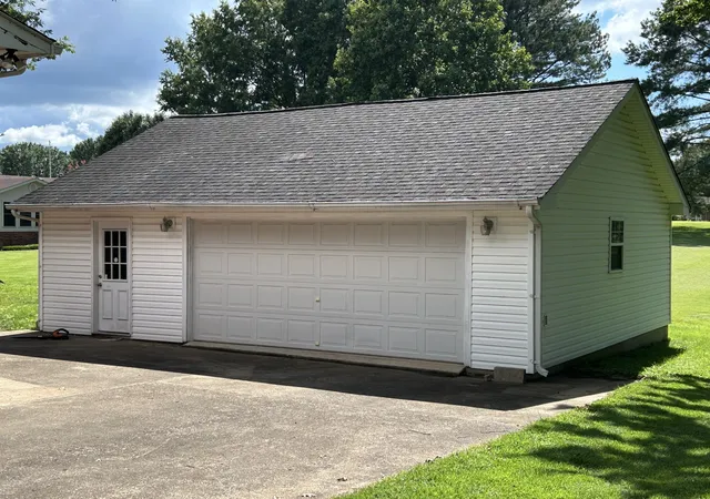 Photo 4 of Single family home for sale at 416 S Wilson St, Paris, TN 38242 | MLS# 3285672 | Listing updated on 2026-09-14