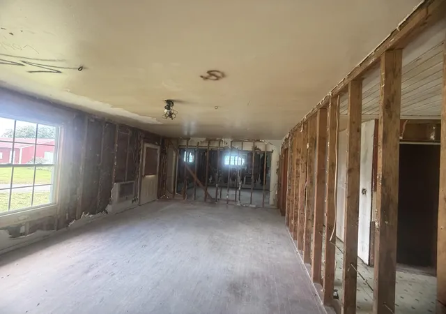 Photo 4 of Sale Pending at 211 S Oak St, Whitwell, TN 37397 | MLS# 3285666 | Listing updated on 2026-09-25