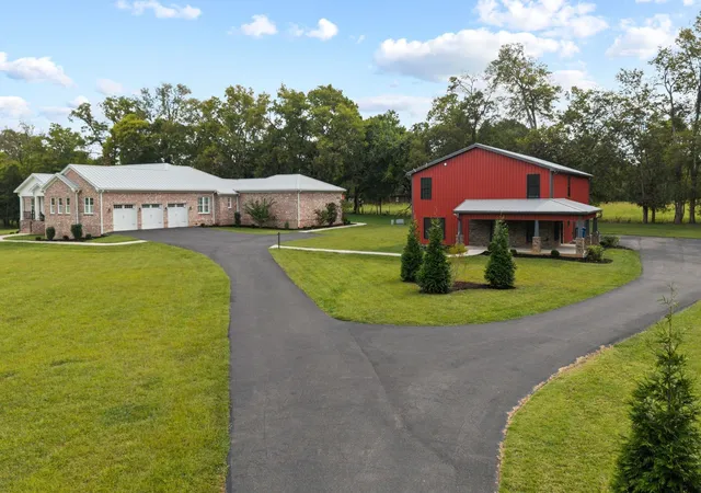 Photo 3 of Single family home for sale at 808 N Main St, Mount Pleasant, TN 38474 | MLS# 3285891 | Listing updated on 2026-09-24
