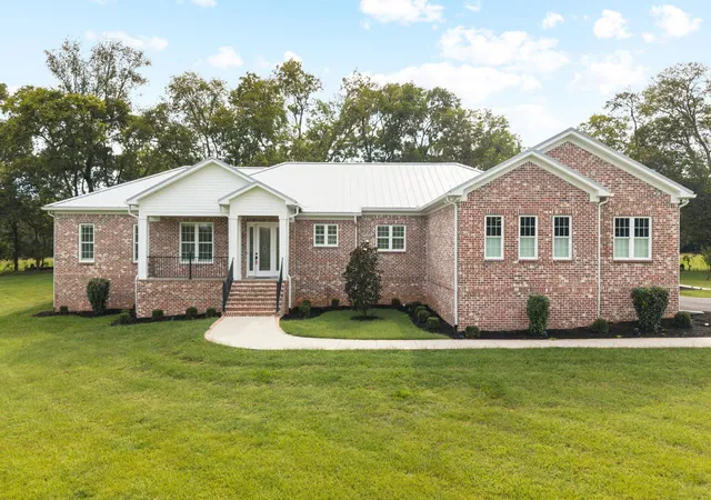 Photo 4 of Single family home for sale at 808 N Main St, Mount Pleasant, TN 38474 | MLS# 3285891 | Listing updated on 2026-09-24