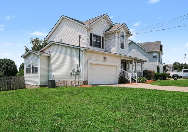 Photo 3 of Single family home for sale at 104 Deer Ridge Ln, Hendersonville, TN 37075 | MLS# 3288221 | Listing updated on 2026-10-05