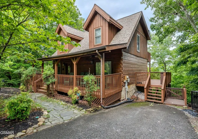 Photo 1 of Single family home for sale at 3639 Moonshine Way, Gatlinburg, TN 37738 | MLS# 3591719 | Listing updated on 2026-09-14