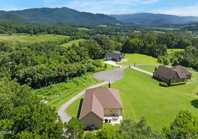 Photo 3 of Single family home for sale at 145 Hidden Mountain Way, Newport, TN 37821 | MLS# 3545640 | Listing updated on 2026-09-11