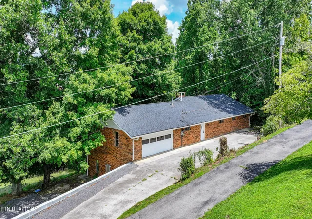 Photo 3 of Single family home for sale at 3315 Mattox Cemetery Rd, Sevierville, TN 37862 | MLS# 3322514 | Listing updated on 2026-09-14