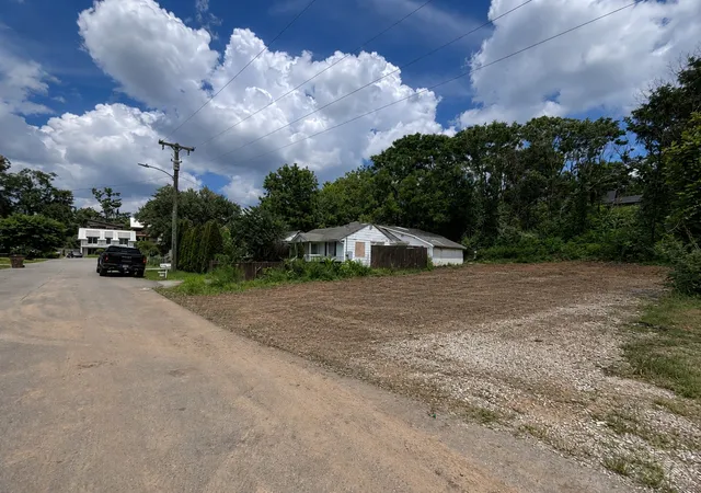 Photo 1 of Land for sale at 513 Village Ct, Nashville, TN 37206 | MLS# 3287782 | Listing updated on 2026-09-09