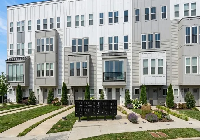 Photo 3 of Condo for sale at 2018 Edison Park Ln, Nashville, TN 37209 | MLS# 3287890 | Listing updated on 2026-09-27