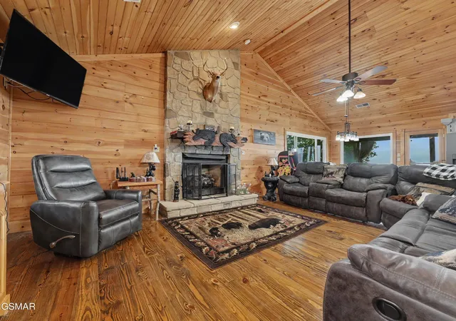 Photo 4 of Single family home for sale at 714 Shell Mountain Rd, Sevierville, TN 37876 | MLS# 3302088 | Listing updated on 2026-09-11