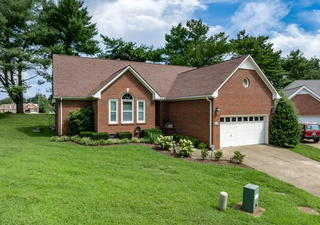 Photo 2 of Single family home for sale at 5026 Camelot Dr, Columbia, TN 38401 | MLS# 3299494 | Listing updated on 2026-10-07