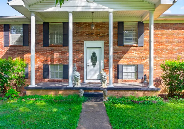Photo 1 of Single family home for sale at 17 Loach Dr, Rossville, GA 30741 | MLS# 3288002 | Listing updated on 2026-10-02