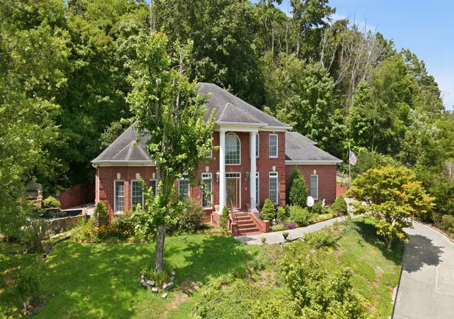 Photo 2 of Single family home for sale at 7813 Indian Springs Dr, Nashville, TN 37221 | MLS# 3305037 | Listing updated on 2026-09-14