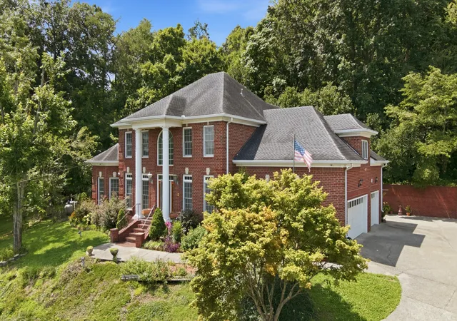 Photo 3 of Single family home for sale at 7813 Indian Springs Dr, Nashville, TN 37221 | MLS# 3305037 | Listing updated on 2026-09-14