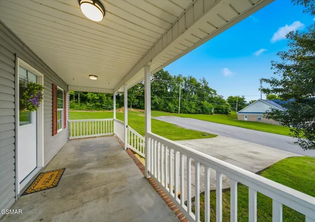 Photo 2 of Single family home for sale at 315 Andy Carr Ave, Alcoa, TN 37701 | MLS# 3591723 | Listing updated on 2026-09-24