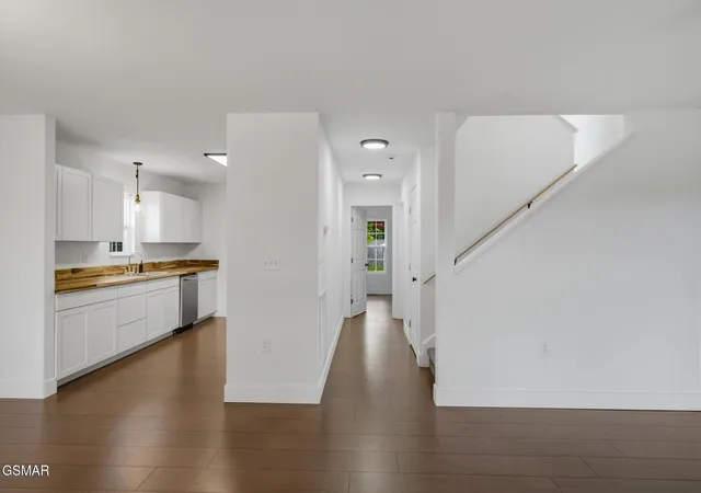 Photo 3 of Single family home for sale at 315 Andy Carr Ave, Alcoa, TN 37701 | MLS# 3591723 | Listing updated on 2026-09-24