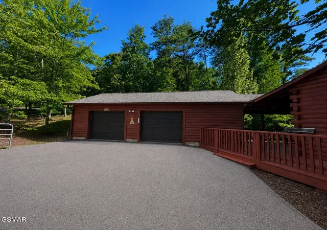 Photo 4 of Single family home for sale at 1665 Scenic Woods Way, Sevierville, TN 37876 | MLS# 3288363 | Listing updated on 2026-09-14