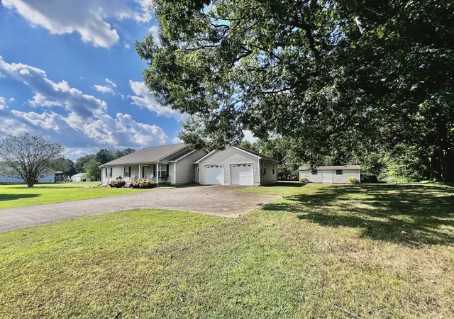 Photo 3 of Single family home for sale at 9124 Highway 20, Summertown, TN 38483 | MLS# 3302004 | Listing updated on 2026-09-11