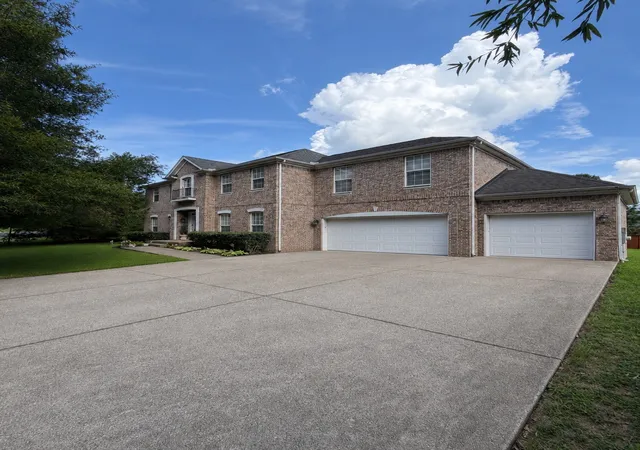 Photo 2 of Single family home for sale at 7524 Woodstream Dr, Nashville, TN 37221 | MLS# 3297932 | Listing updated on 2026-09-14