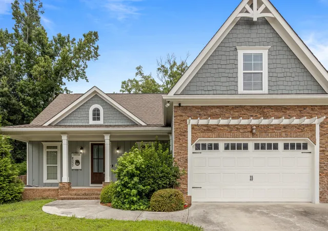 Photo 1 of Single family home for sale at 8337 Glenshire Ln, Chattanooga, TN 37421 | MLS# 3288612 | Listing updated on 2026-10-15