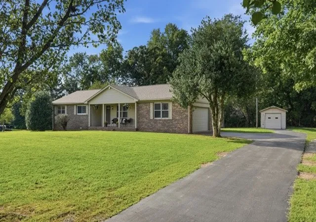 Photo 3 of Single family home for sale at 101 Royal Oak Dr, Winchester, TN 37398 | MLS# 3294985 | Listing updated on 2026-09-11