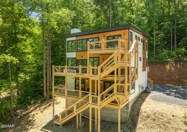 Photo 1 of Single family home for sale at 3307 Shagbark Hickory Ridge, Sevierville, TN 37862 | MLS# 3288839 | Listing updated on 2026-10-02