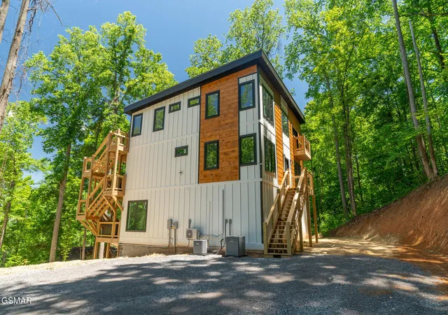 Photo 2 of Single family home for sale at 3307 Shagbark Hickory Ridge, Sevierville, TN 37862 | MLS# 3288839 | Listing updated on 2026-10-02