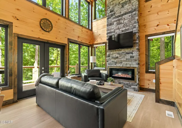 Photo 3 of Single family home for sale at 3307 Shagbark Hickory Ridge, Sevierville, TN 37862 | MLS# 3288839 | Listing updated on 2026-10-02