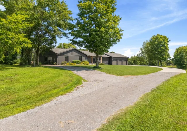 Photo 3 of Single family home for sale at 6236 Les Waggoner Rd, Franklin, TN 37067 | MLS# 3312429 | Listing updated on 2026-09-12