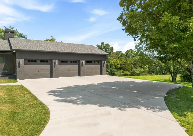 Photo 3 of Single family home for sale at 6236 Les Waggoner Rd, Franklin, TN 37067 | MLS# 3312429 | Listing updated on 2026-09-12