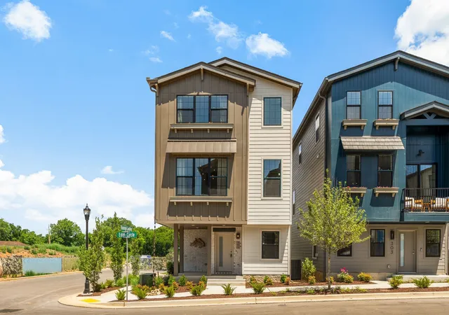 Photo 3 of Single family home for sale at 301 Edith Cir, Nashville, TN 37208 | MLS# 3528494 | Listing updated on 2026-09-15