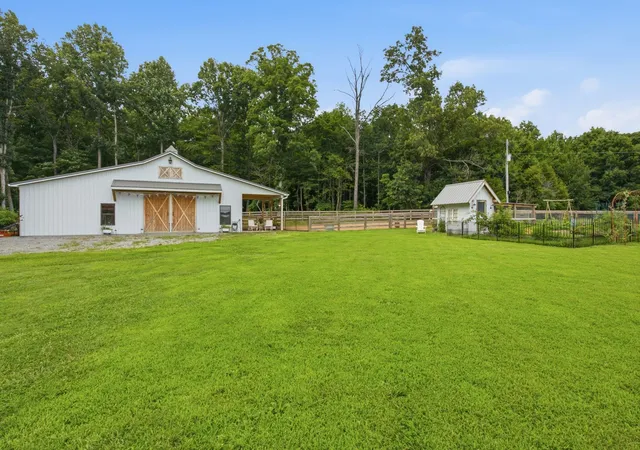 Photo 2 of Single family home for sale at 2404 Savage Crk Dr, Springfield, TN 37172 | MLS# 3304559 | Listing updated on 2026-09-08