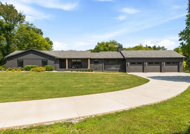 Photo 2 of Single family home for sale at 6234 Les Waggoner Rd, Franklin, TN 37067 | MLS# 3312430 | Listing updated on 2026-09-12