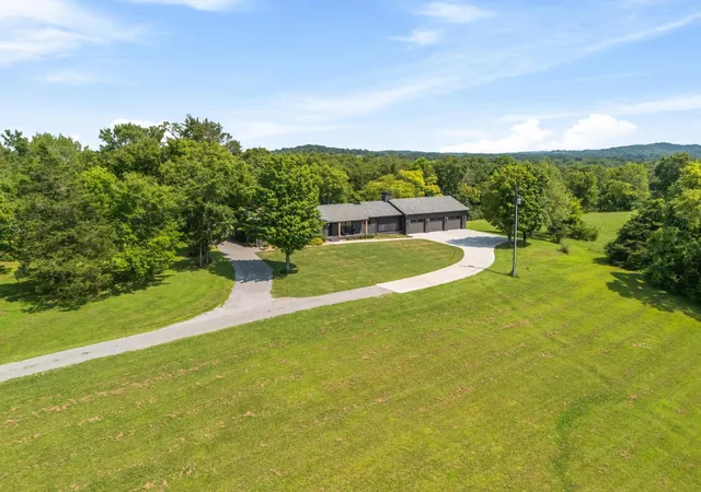 Photo 3 of Single family home for sale at 6234 Les Waggoner Rd, Franklin, TN 37067 | MLS# 3312430 | Listing updated on 2026-09-12