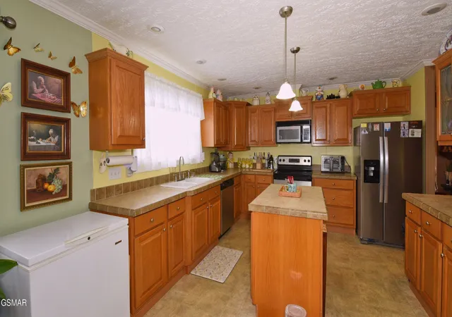 Photo 2 of Manufactured home for sale at 2331 Binginham Is, Sevierville, TN 37876 | MLS# 3299360 | Listing updated on 2026-09-11