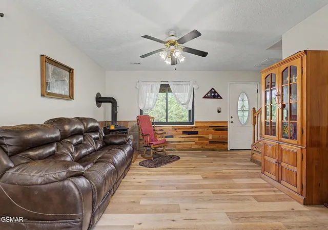 Photo 3 of Single family home for sale at 4246 Meadow Cir, Kodak, TN 37764 | MLS# 3299532 | Listing updated on 2026-09-29