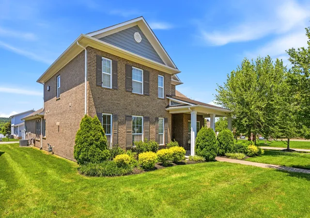Photo 3 of Single family home for sale at 1551 Drakes Crk Rd, Hendersonville, TN 37075 | MLS# 3312464 | Listing updated on 2026-10-08