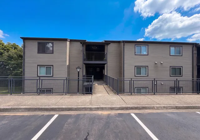 Photo 1 of Sale Pending at 407 Summit Ridge Pl, Nashville, TN 37215 | MLS# 3302547 | Listing updated on 2026-09-15