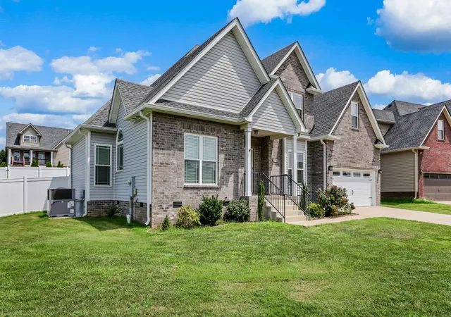 Photo 3 of Single family home for sale at 153 Chisum Ct, Clarksville, TN 37043 | MLS# 3304687 | Listing updated on 2026-09-10