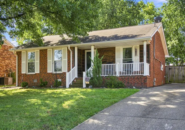 Photo 1 of Sale Pending at 103 Glen Oak Ct W, Hendersonville, TN 37075 | MLS# 3518989 | Listing updated on 2026-09-21