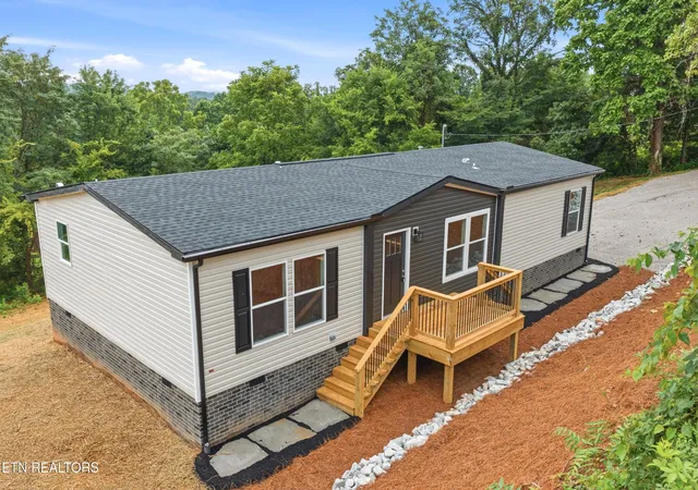 Photo 3 of Manufactured home for sale at 3827 Demory Rd, La Follette, TN 37766 | MLS# 3544620 | Listing updated on 2026-09-14