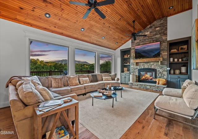 Photo 4 of Single family home for sale at 1932 Bales Way, Sevierville, TN 37876 | MLS# 3304154 | Listing updated on 2026-10-28