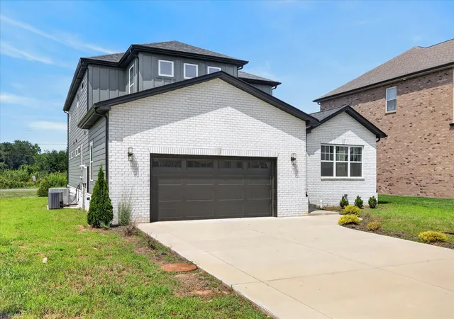 Photo 4 of Single family home for sale at 281 Bluebell Dr, Clarksville, TN 37043 | MLS# 3312584 | Listing updated on 2026-09-13