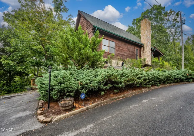 Photo 2 of Single family home for sale at 2175 Wingspan Dr, Sevierville, TN 37876 | MLS# 3304660 | Listing updated on 2026-09-11