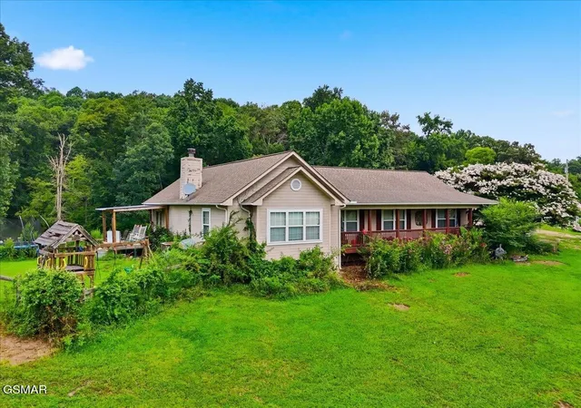 Photo 2 of Single family home for sale at 1055 Swannsylvania Rd, Dandridge, TN 37725 | MLS# 3591734 | Listing updated on 2026-09-22