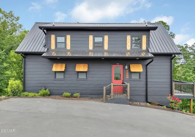 Photo 3 of Single family home for sale at 1366 Lake Hvn Way, Sevierville, TN 37876 | MLS# 3305202 | Listing updated on 2026-09-11