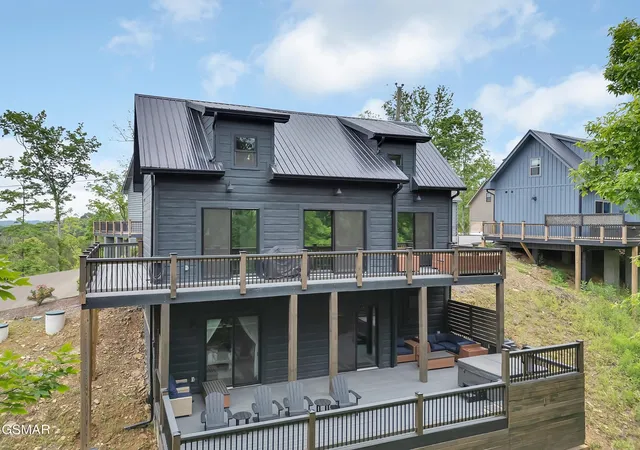 Photo 3 of Single family home for sale at 1366 Lake Hvn Way, Sevierville, TN 37876 | MLS# 3305202 | Listing updated on 2026-09-11