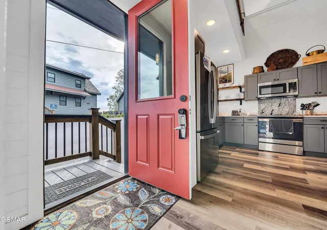 Photo 4 of Single family home for sale at 1366 Lake Hvn Way, Sevierville, TN 37876 | MLS# 3305202 | Listing updated on 2026-09-11